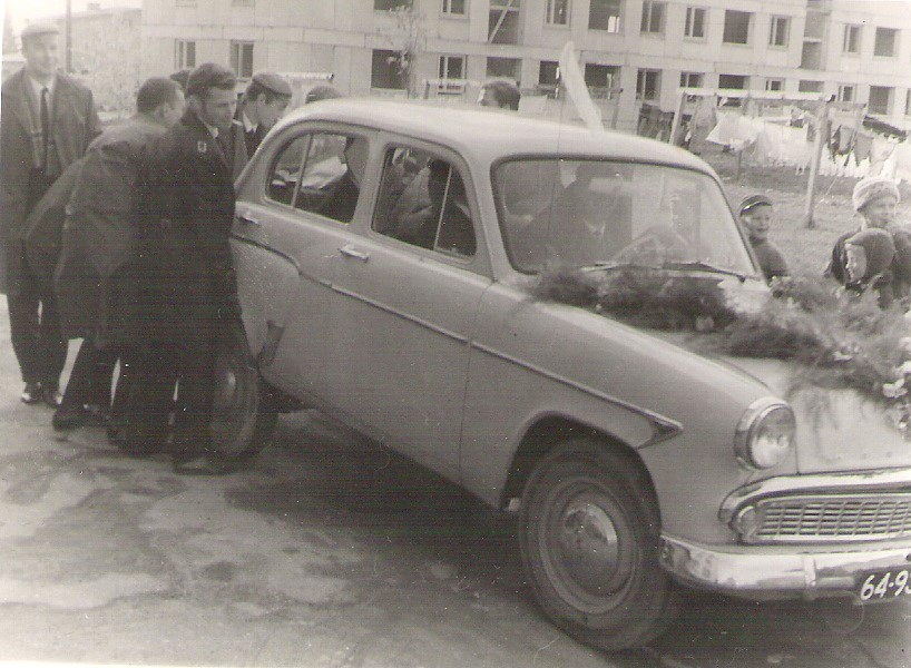 Perekond Grossi Moskvitš-403st sai kasu ja rõõmu laiem tutvusring ning kogu suguselts. 1968. aasta oktoobris oli auto kasutuses sugulase pulmaautona. 
