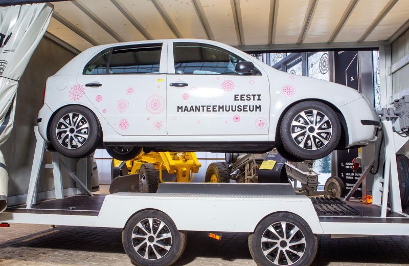pöörlev auto