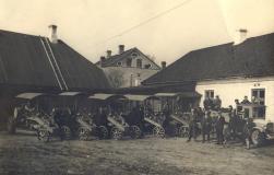 1927.a. otsustati tellida täiendavad 10 teehöövlit. Tellimistingimustes arvestati kohapeal läbiviidud katsetulemustega, et viia masinate konstruktsioon enam kooskõlla Eesti teedeoludega ning tagada masina ja selle detailide parem kestvus ja töövõime. Hööv