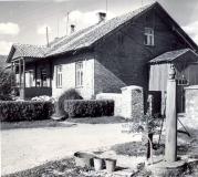 Aastatel 1935–1997 tegutses endises postijaamas Varbuse teemeistrikeskus. 2005. aastal avati hoonetekompleksis Eesti Maanteemuuseum. Nii elab hobutranspordi ja teede ajalugu Eesti ühes paremini säilinud kunagises postijaamahoonestus edasi. Vaade endisele 