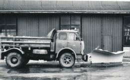 1980. aastatel kohalike meistrite valmistatud lumesahk Harju teedevalituse veoautol MAZ-5549. (Foto: Raimo Unt’i erakogu)