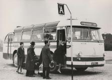 Üheks levinumaks autobussiks kogu Nõukogude Liidus oli Ukrainas Lvivi Autotehases valmistatud LAZ-695. Fotol Võru–Tartu liini teenindav LAZ-695 väljumas Võru bussijaamast 1967. aastal. Foto: Võrumaa Muuseumid