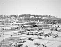 Tartu – väike puust linn! Aga bussid on rauast. Vaade Tartu maaliinide bussijaamale 1980. aastatest. Foto: Eesti Maanteemuuseum